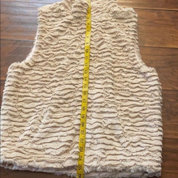 Betsey Johnson Faux Fur Vest Mobwife Feminine Contemporary Event Party Boho - Picture 12 of 12